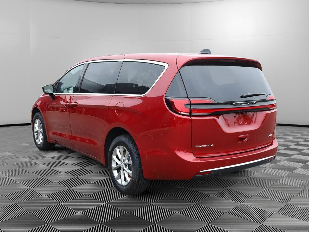 New 2027 Chrysler Pacifica Select AWD/4WD image 4
