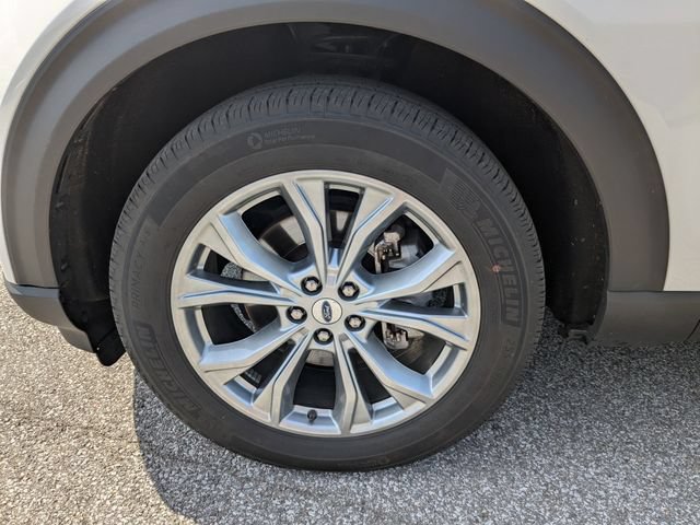 Used 2023 Ford Explorer XLT w/ Equipment Group 202A AWD/4WD image 19