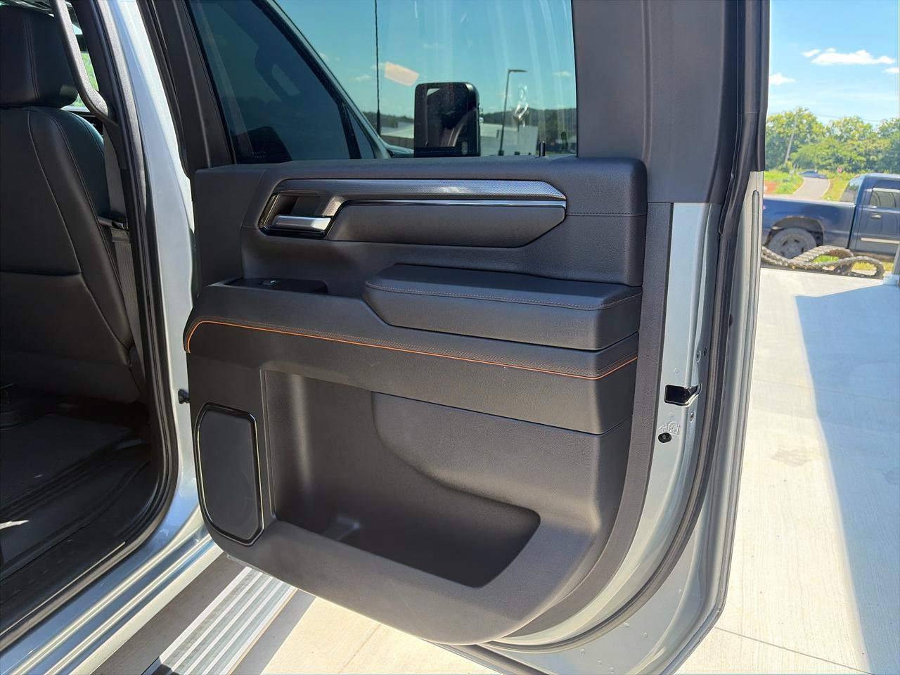 Used 2024 GMC Sierra 2500 AT4 w/ AT4 Premium Plus Package AWD/4WD image 15