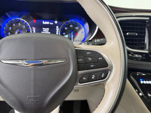 Used 2019 Chrysler Pacifica Limited w/ Advanced Safetytec Group FWD image 44