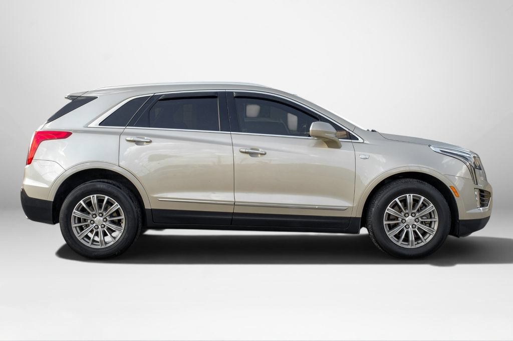 Used 2017 Cadillac XT5 Luxury w/ Driver Awareness Package FWD image 5