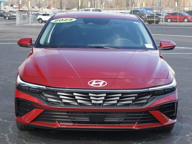 Used 2025 Hyundai Elantra SEL image 24