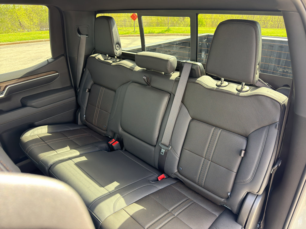 Used 2025 Chevrolet Silverado 1500 High Country w/ High Country Premium Package AWD/4WD image 39