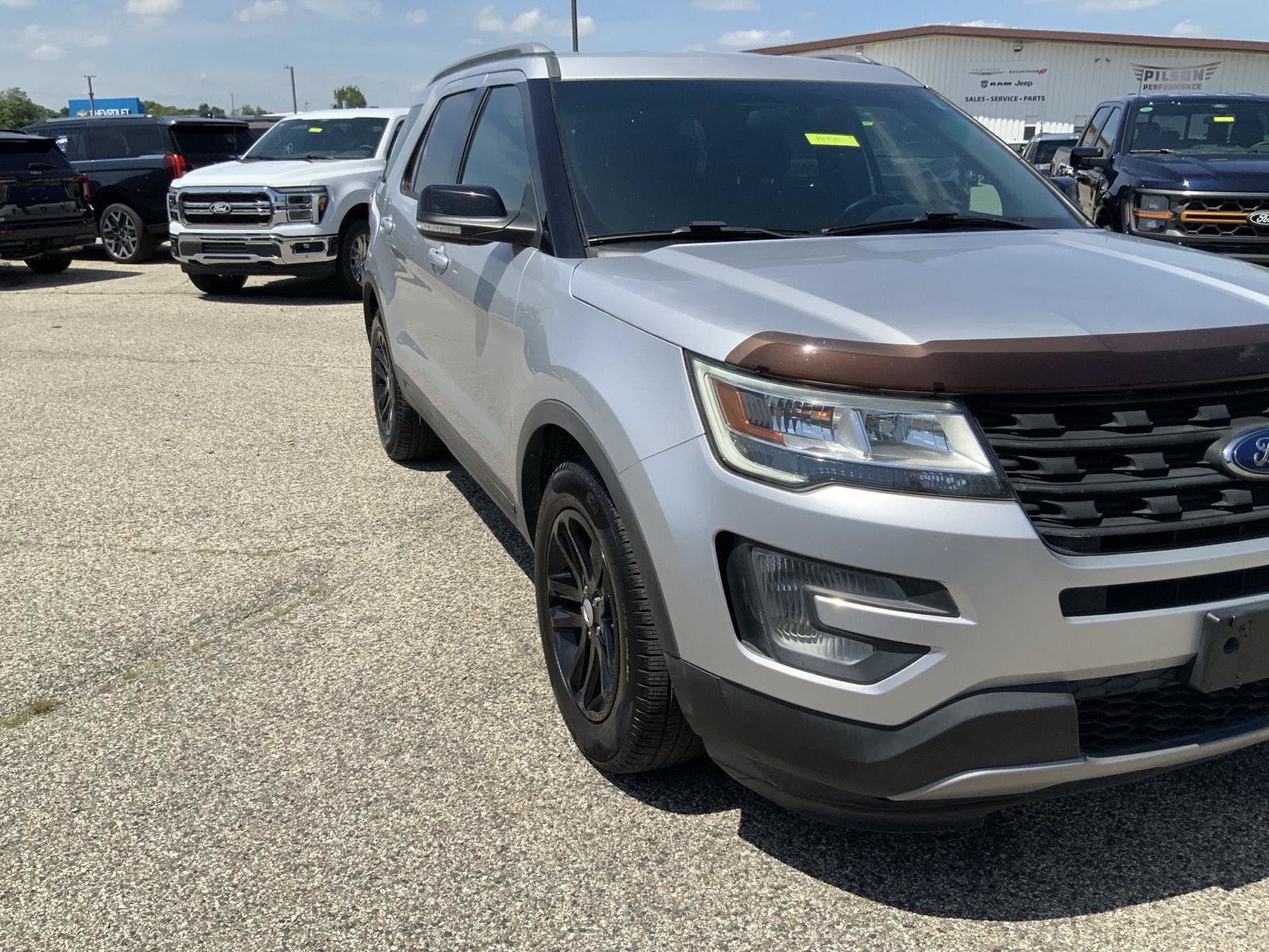 Used 2017 Ford Explorer XLT FWD image 13