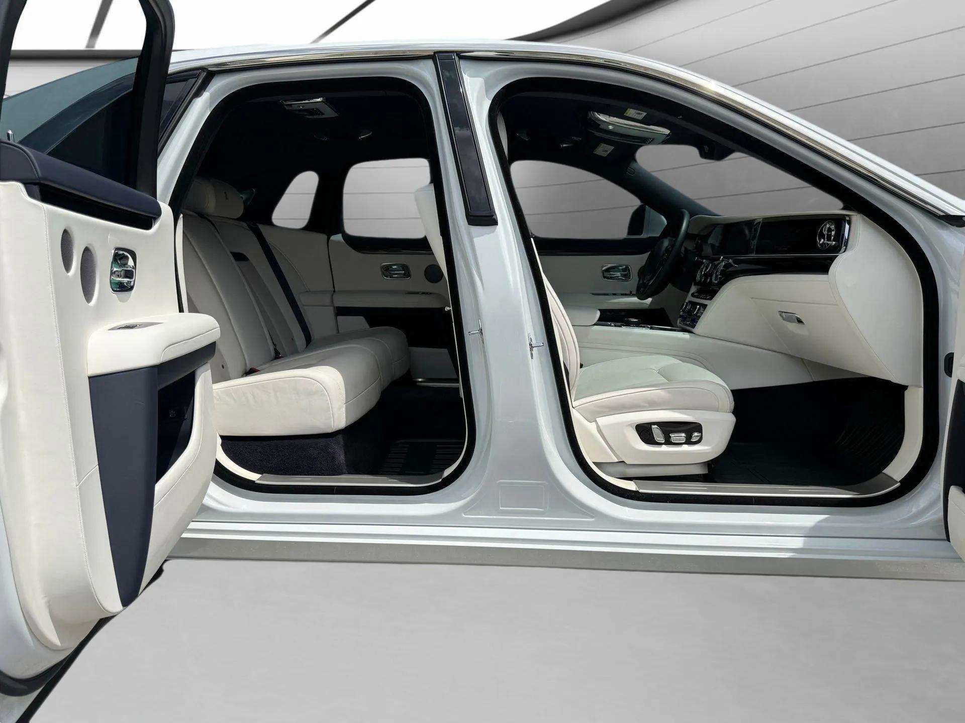 Used 2022 Rolls-Royce Ghost AWD/4WD image 34