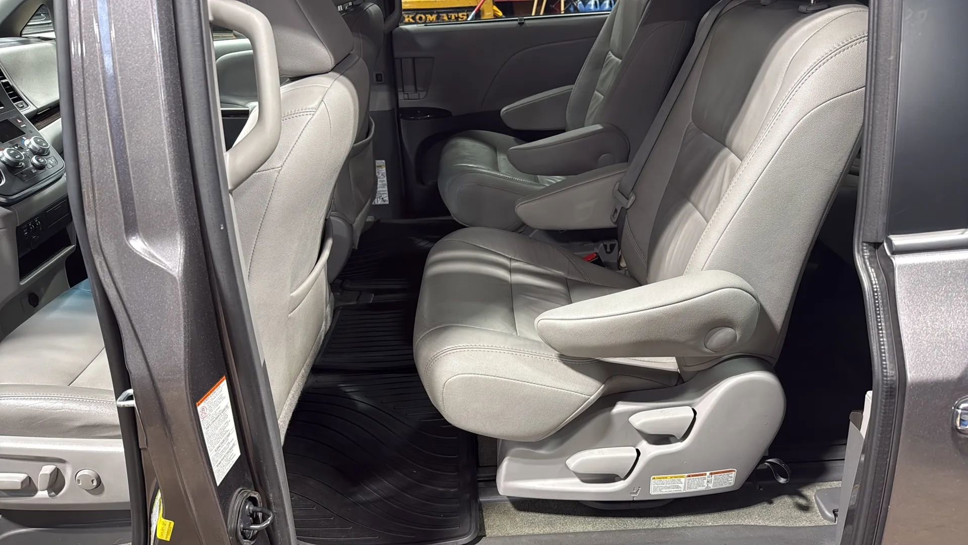 Used 2017 Toyota Sienna XLE w/ XLE Navigation Package FWD image 11