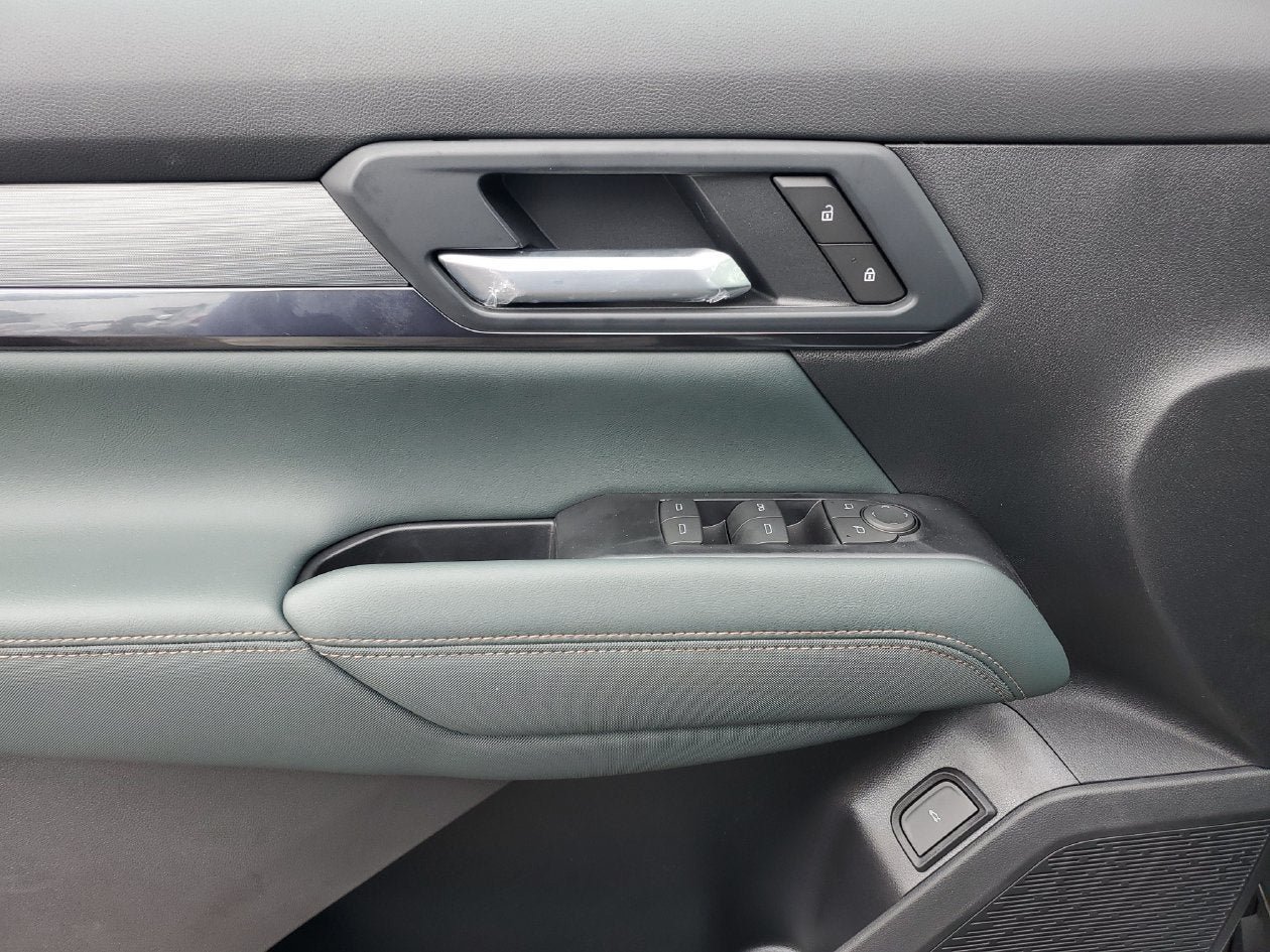 New 2027 GMC Terrain AT4 w/ Technology Package II AWD/4WD image 17