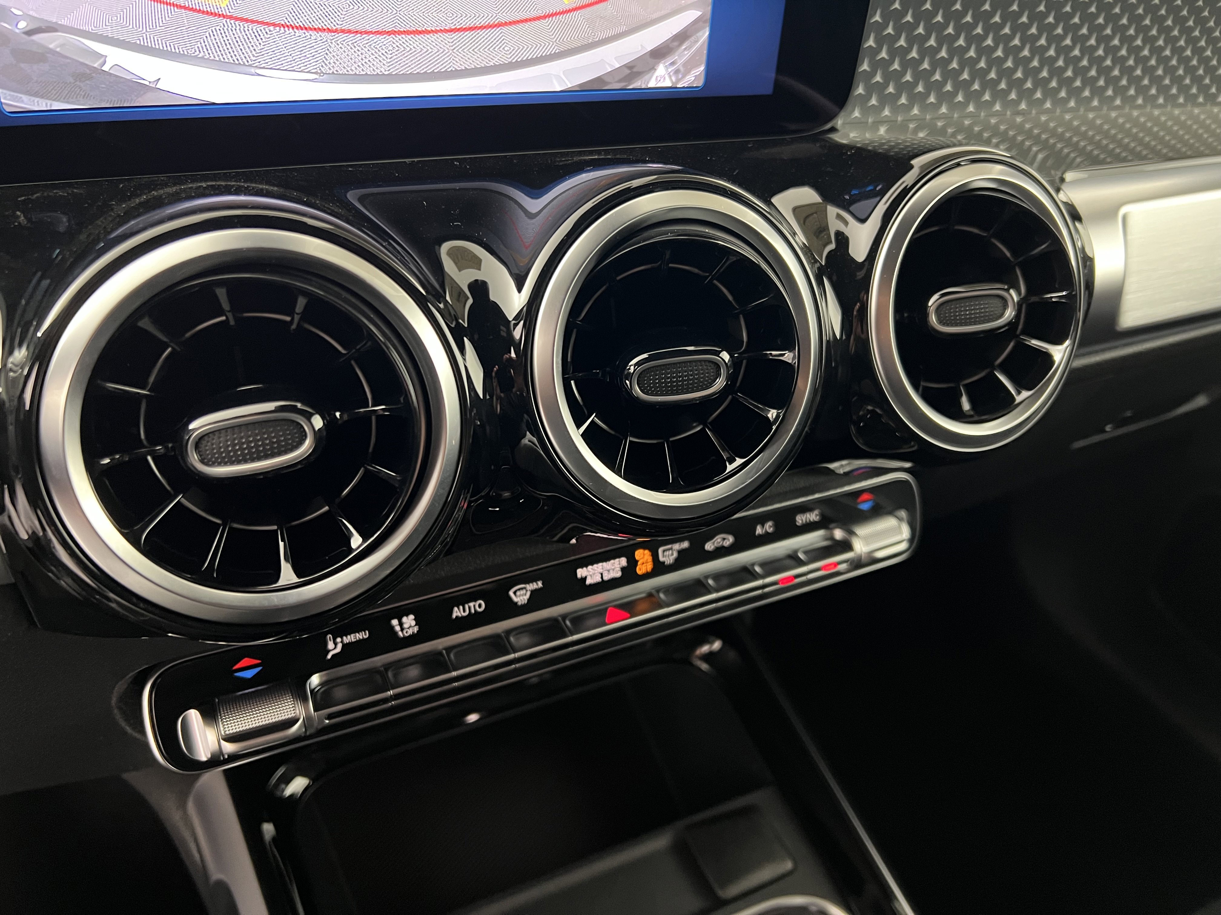 Used 2026 Mercedes-Benz GLB 250 4MATIC image 30