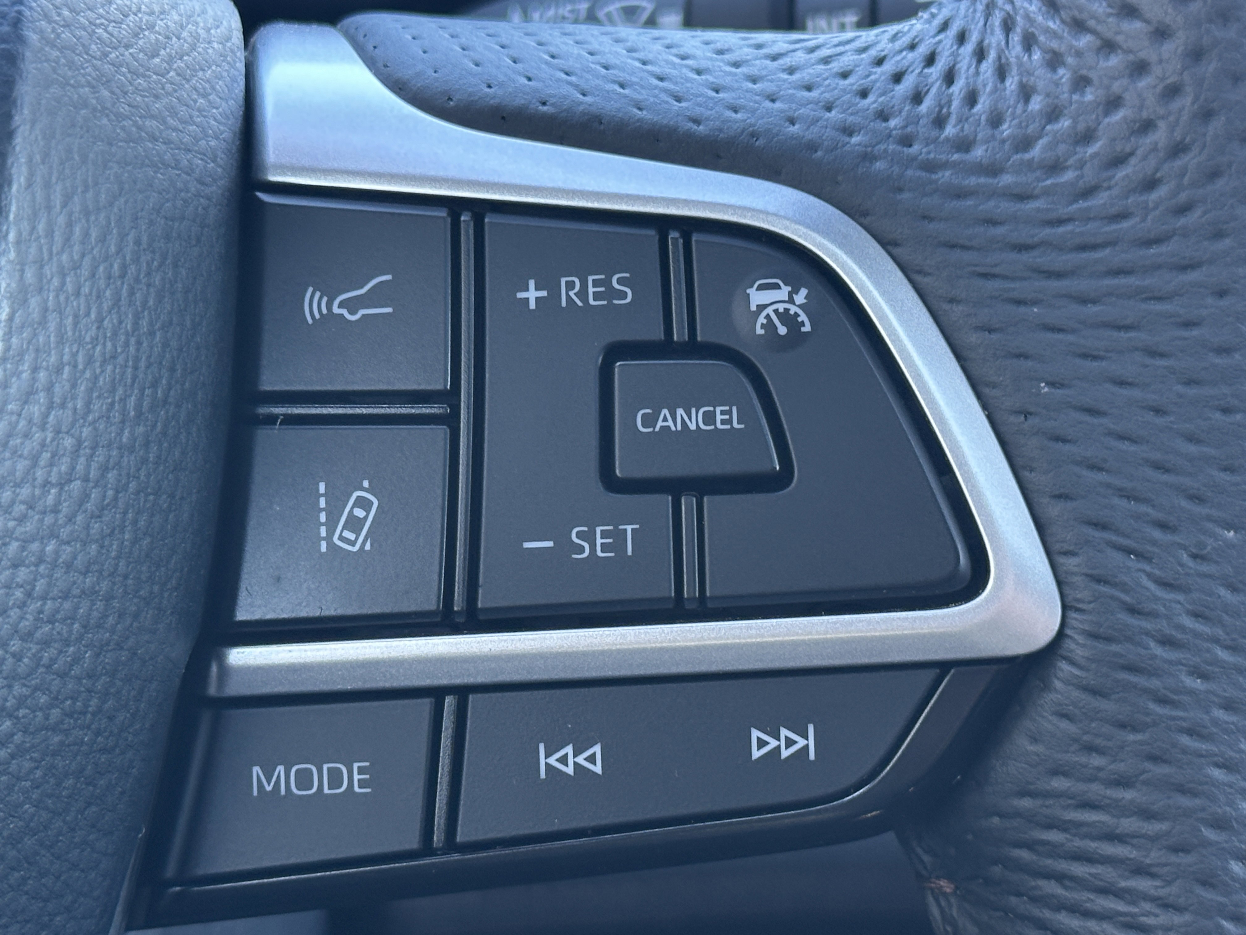 Used 2025 Toyota Sienna Limited image 42