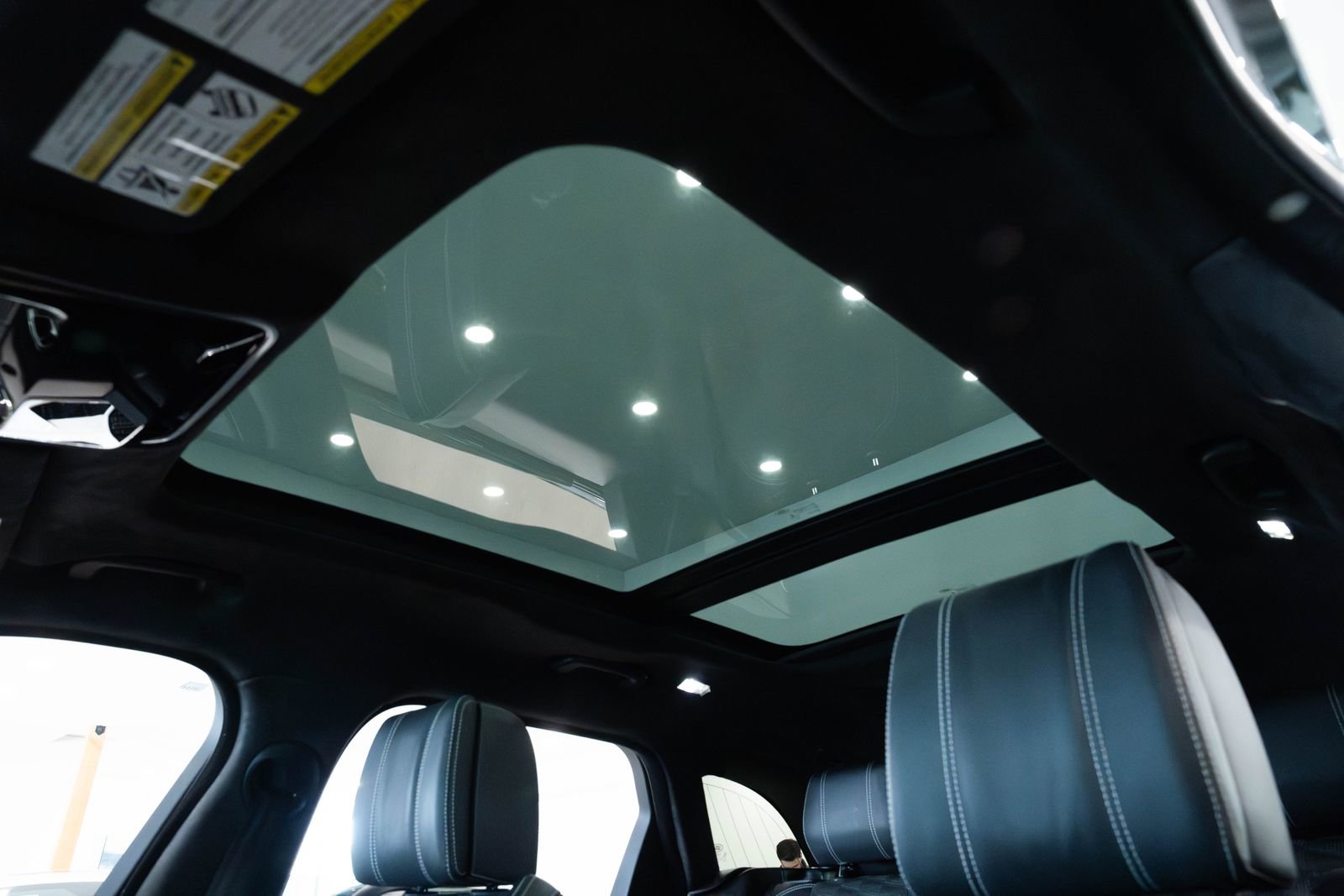 Used 2020 Land Rover Range Rover Velar SV Autobiography Dynamic image 17