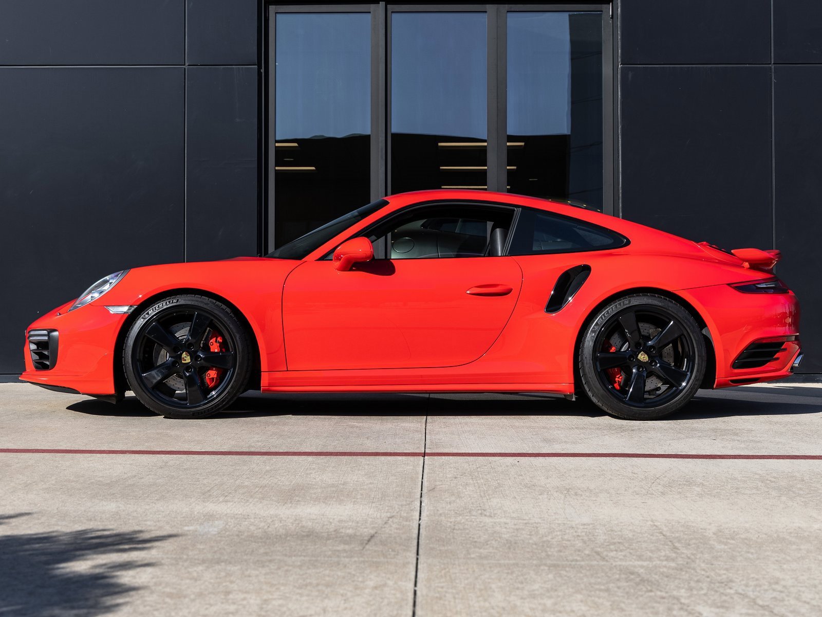 Used 2018 Porsche 911 Turbo image 2