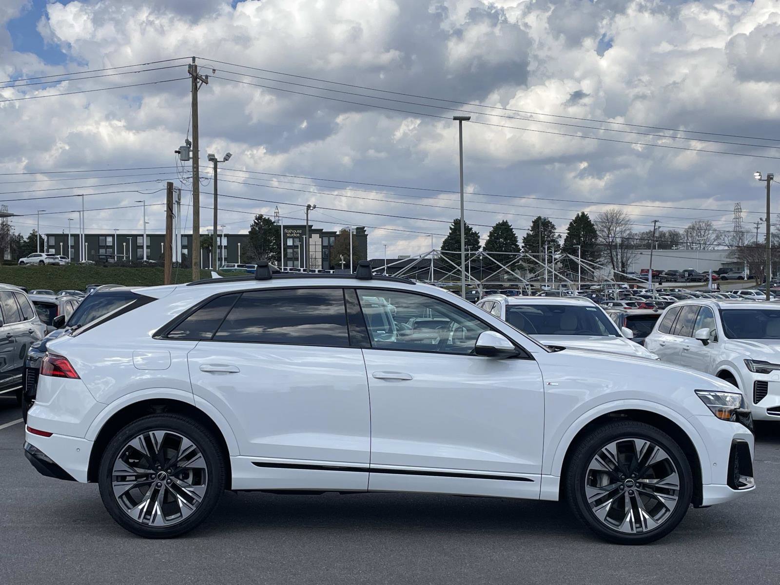 Used 2025 Audi Q8 Premium Plus image 8