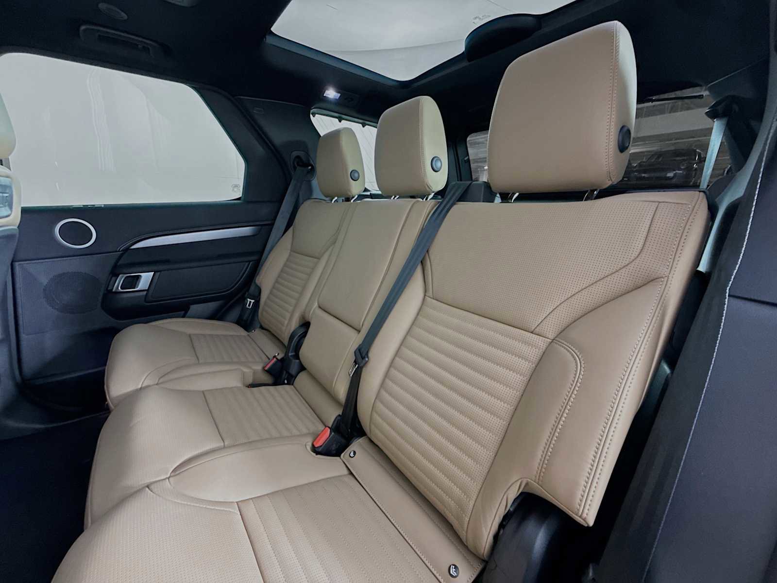 New 2025 Land Rover Discovery Dynamic SE AWD/4WD image 21