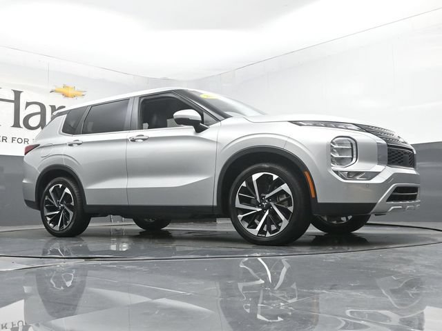 Used 2024 Mitsubishi Outlander SE FWD image 2