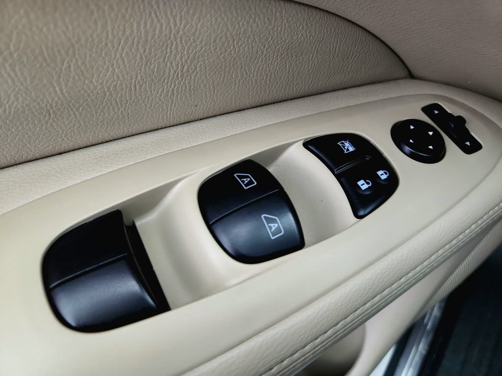 Used 2020 Nissan Pathfinder SL AWD/4WD image 24