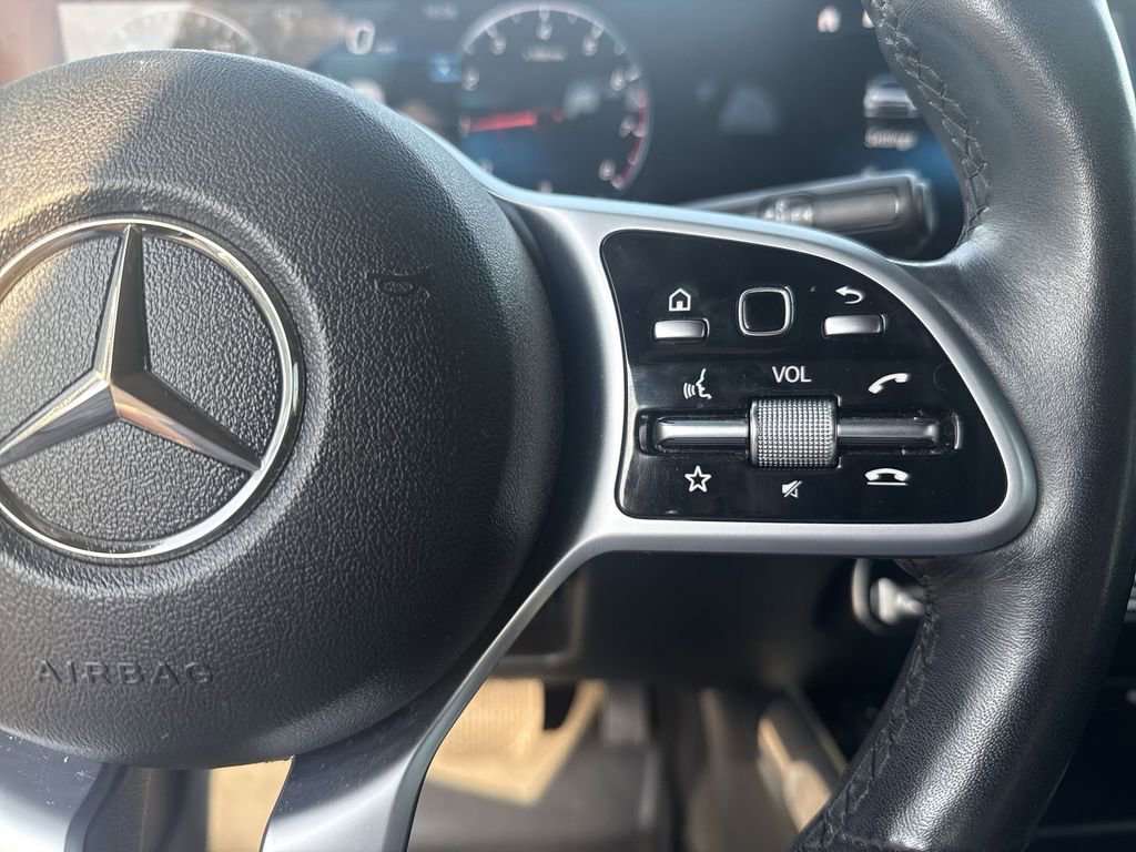 Used 2020 Mercedes-Benz GLB 250 4MATIC w/ Premium Package image 18