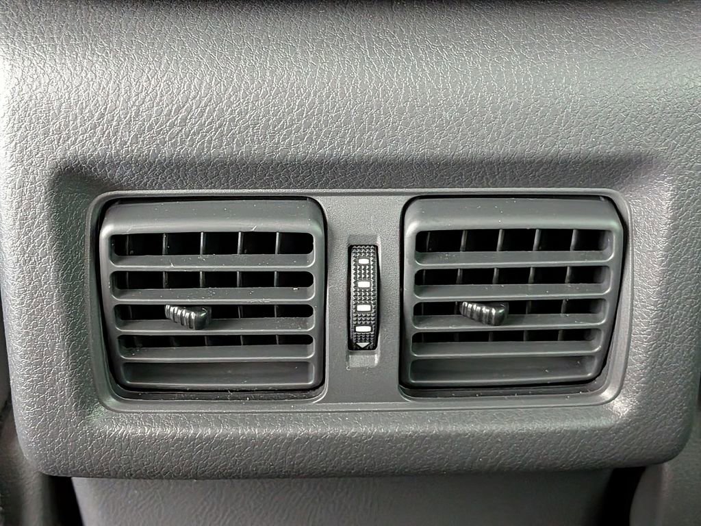 Used 2020 Toyota Camry XLE FWD image 23