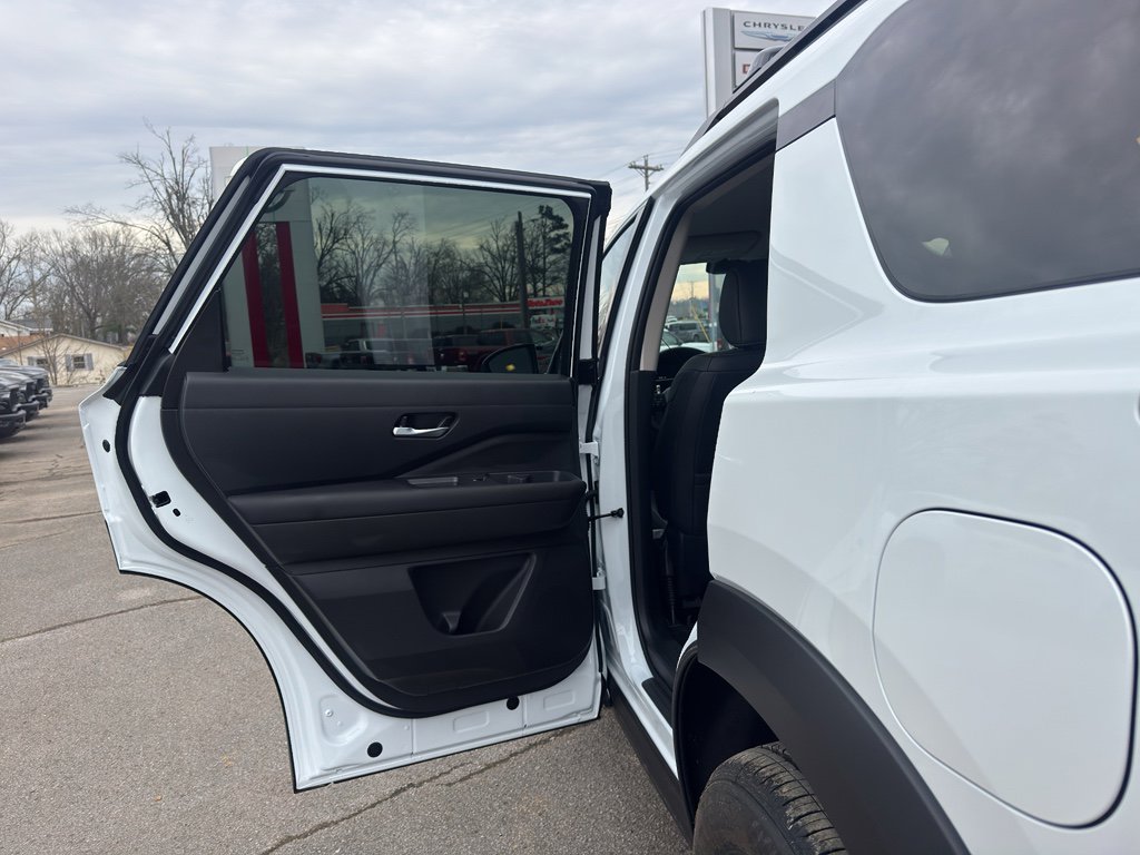 New 2026 Nissan Pathfinder SL image 21