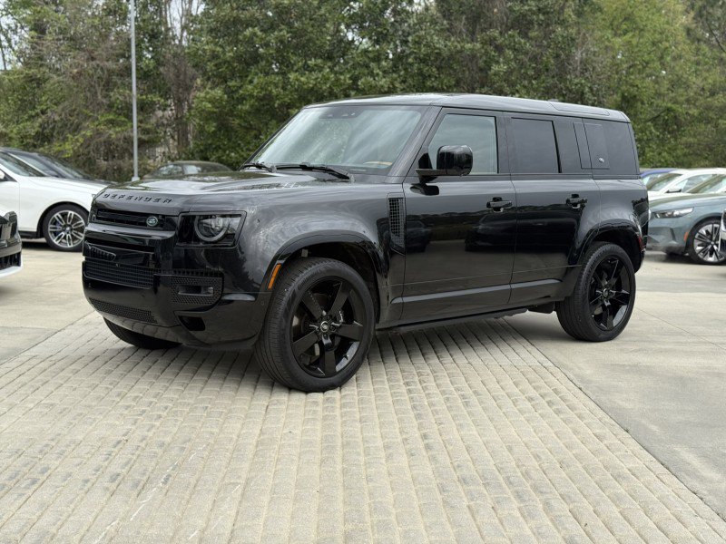 Used 2024 Land Rover Defender 110 V8 image 2