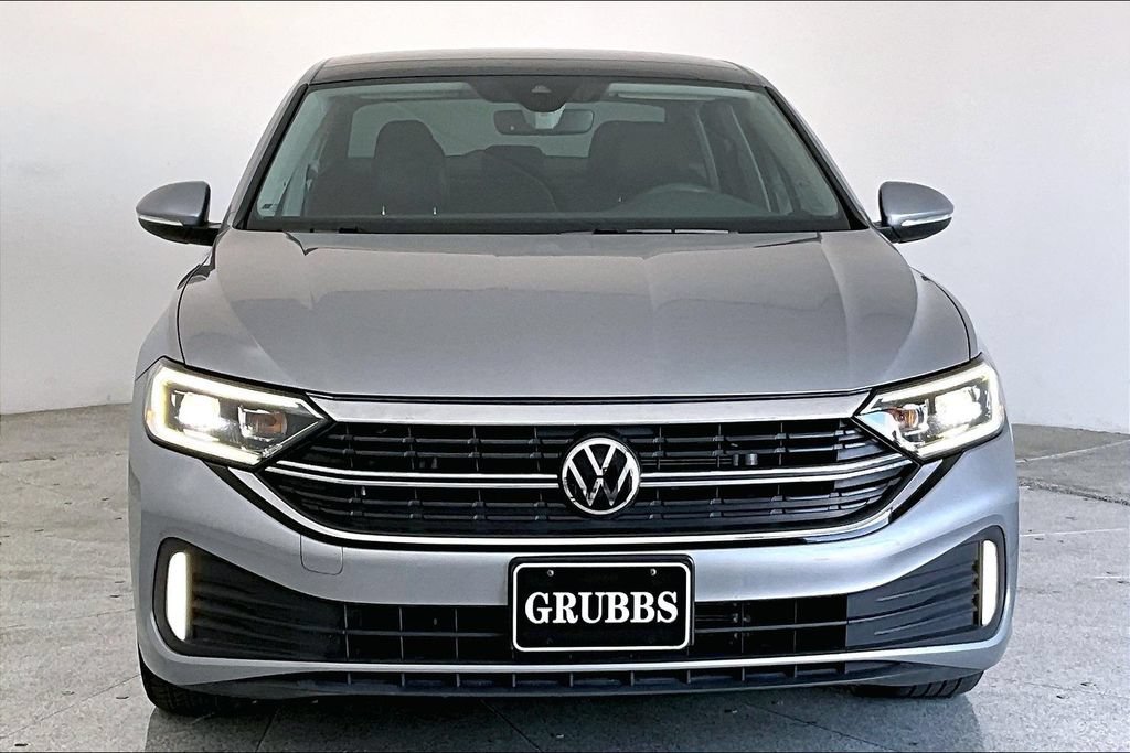 Used 2024 Volkswagen Jetta SEL FWD image 3