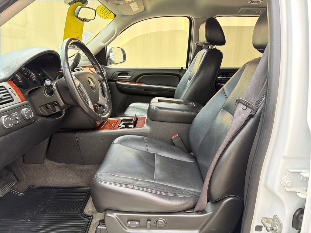 Used 2009 Chevrolet Suburban LTZ AWD/4WD image 9