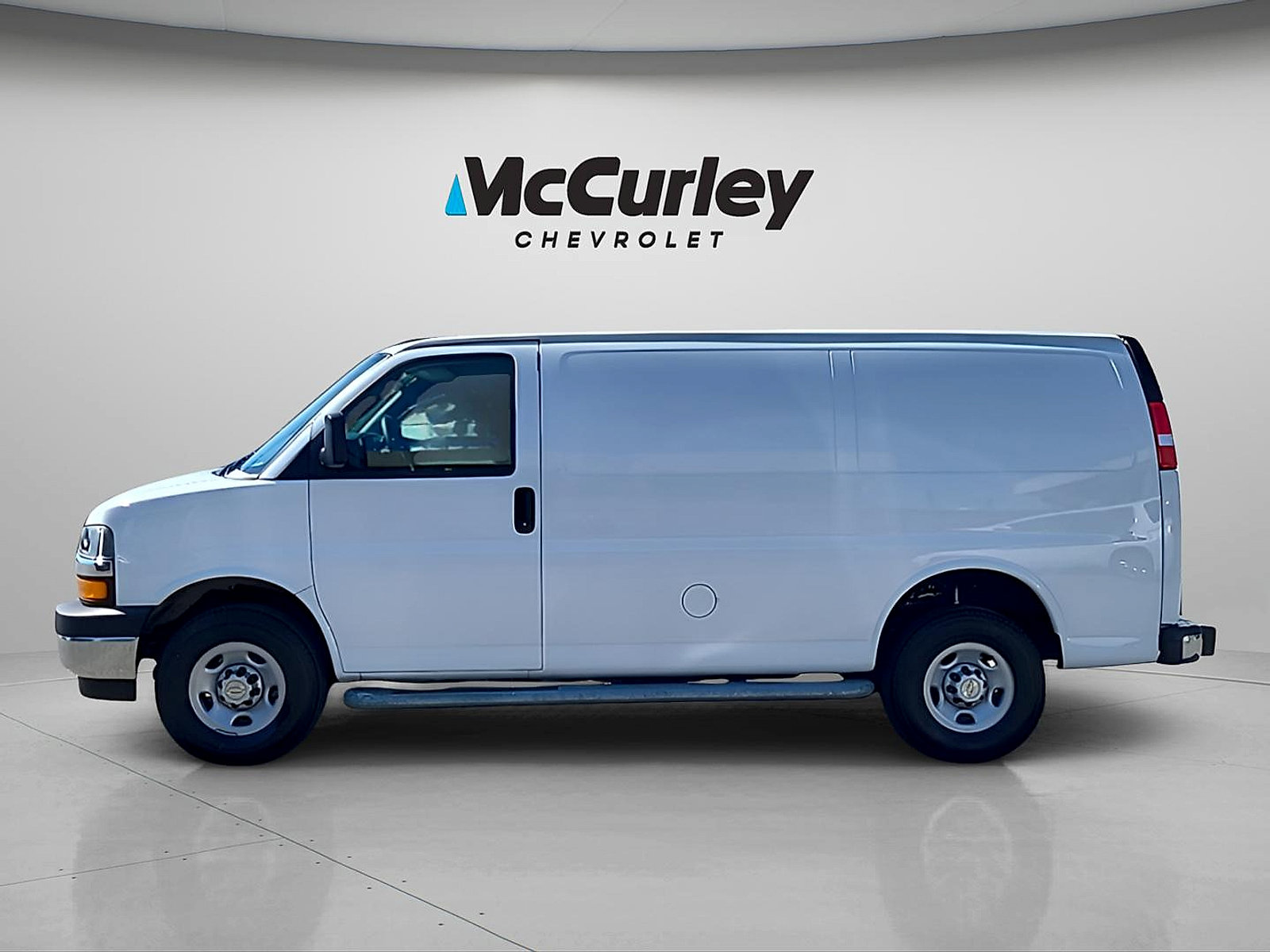 Used 2024 Chevrolet Express 2500 w/ Driver Convenience Package RWD image 4