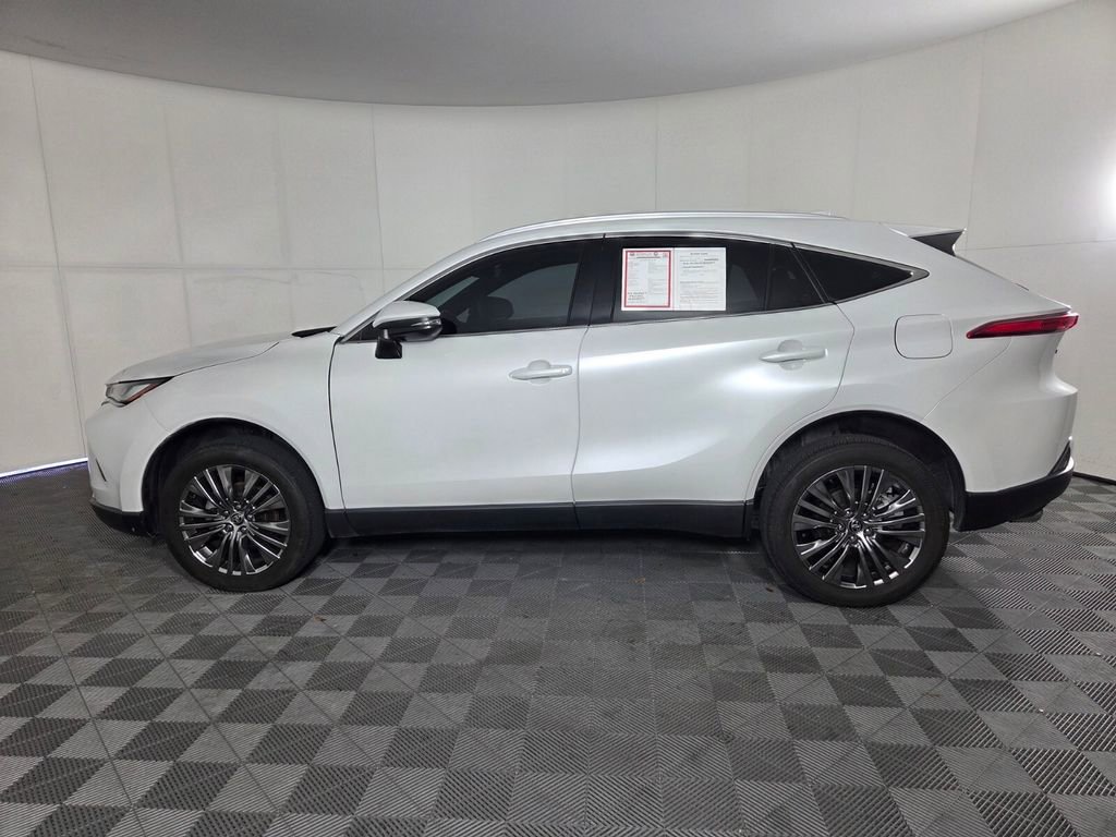 Used 2024 Toyota Venza XLE AWD/4WD image 9