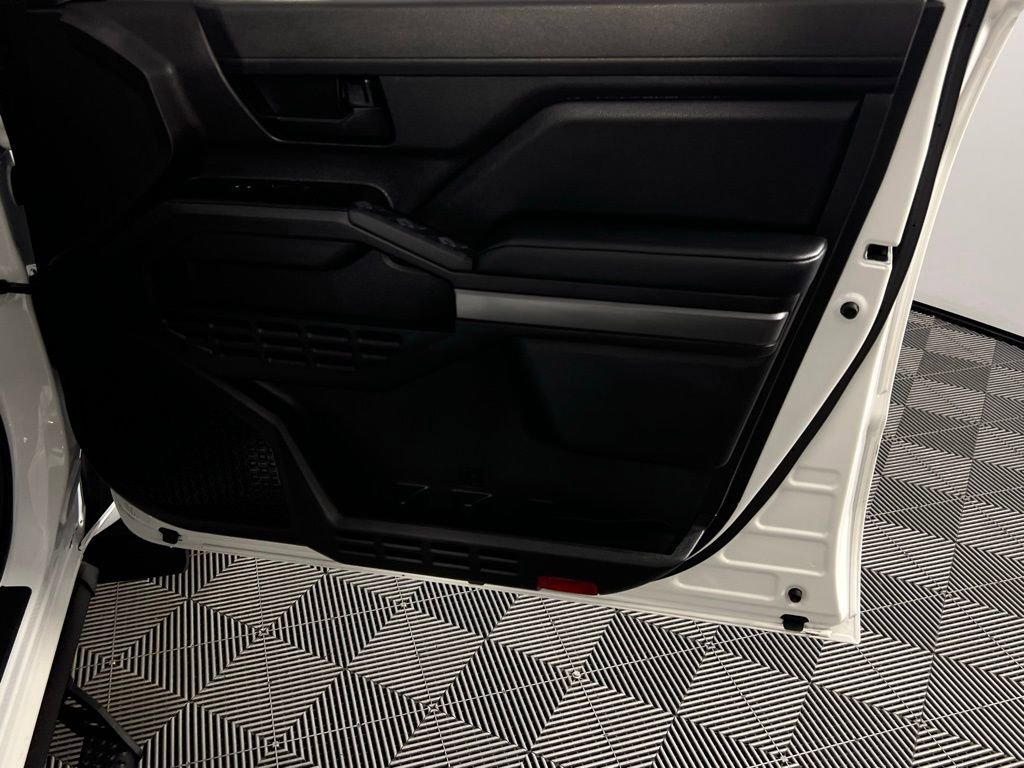 Used 2025 Toyota Tacoma SR5 image 31