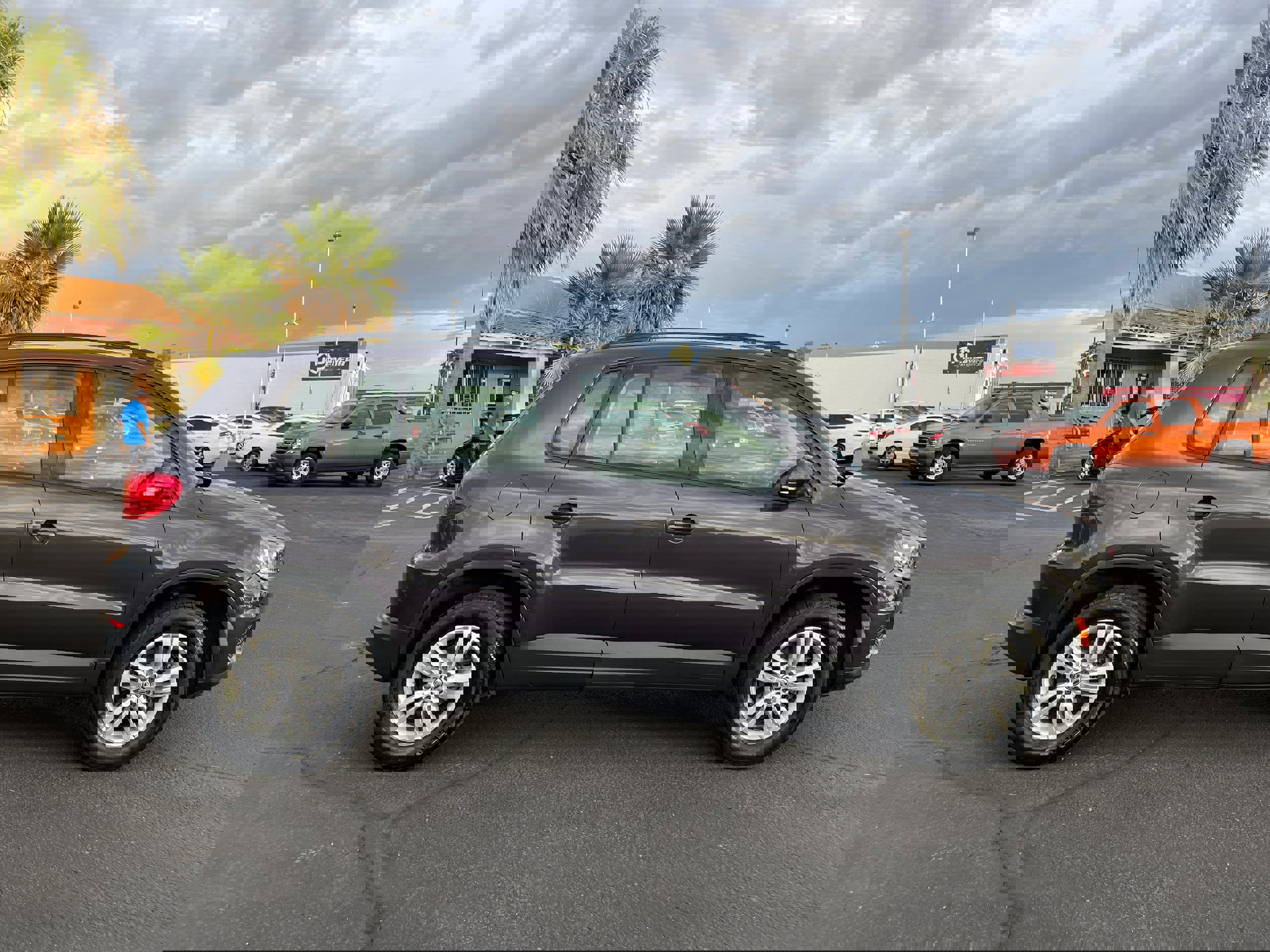 Used 2016 Volkswagen Tiguan S image 6