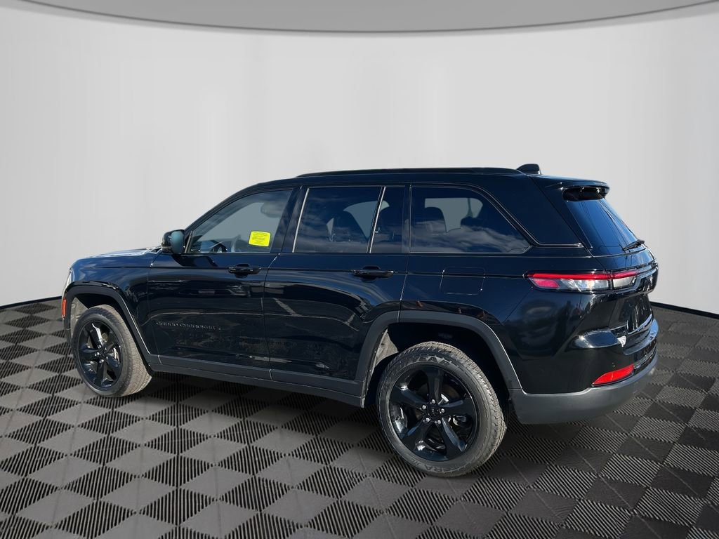 Used 2023 Jeep Grand Cherokee Altitude image 7