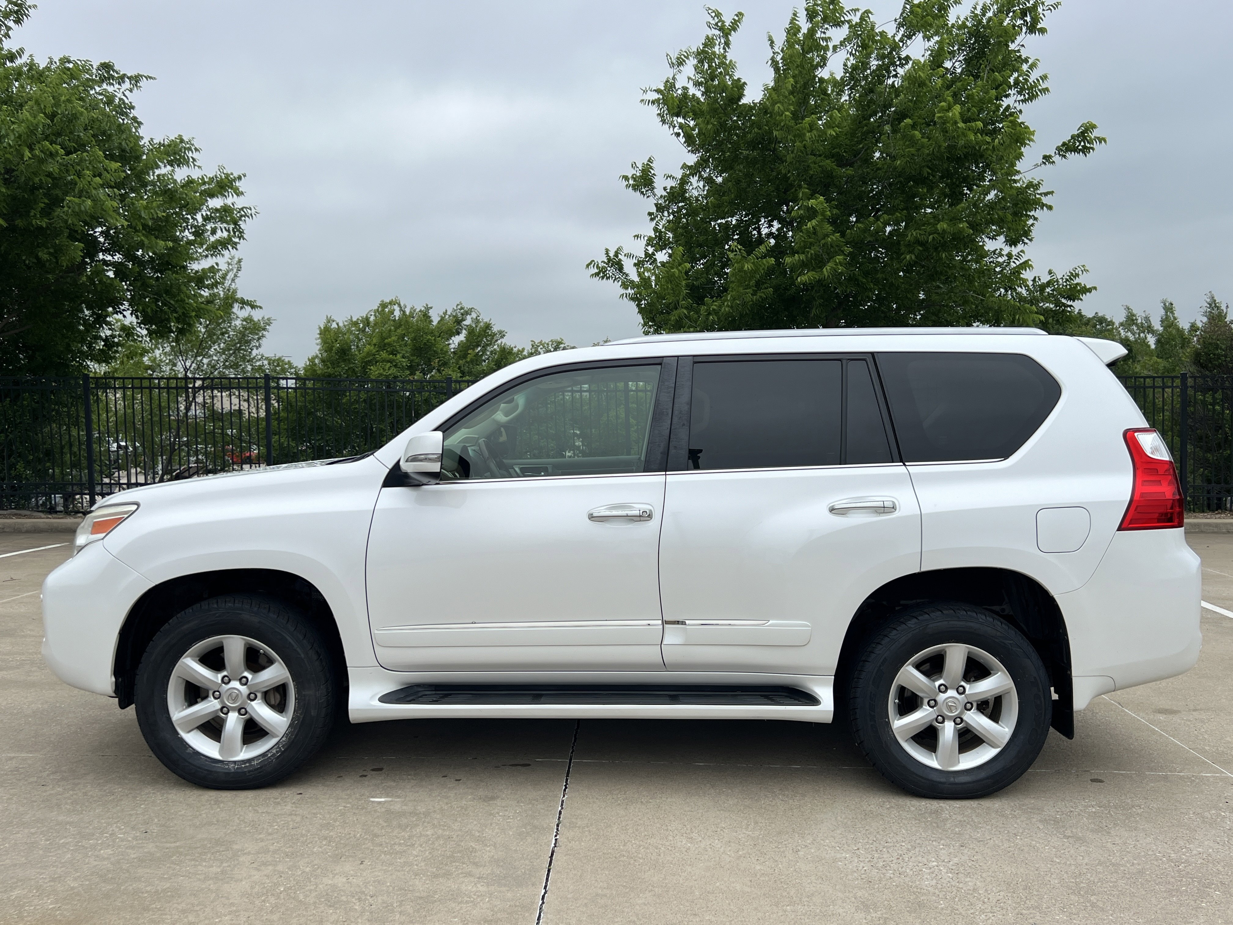 Used 2013 Lexus GX 460 w/ Comfort Plus Pkg image 4