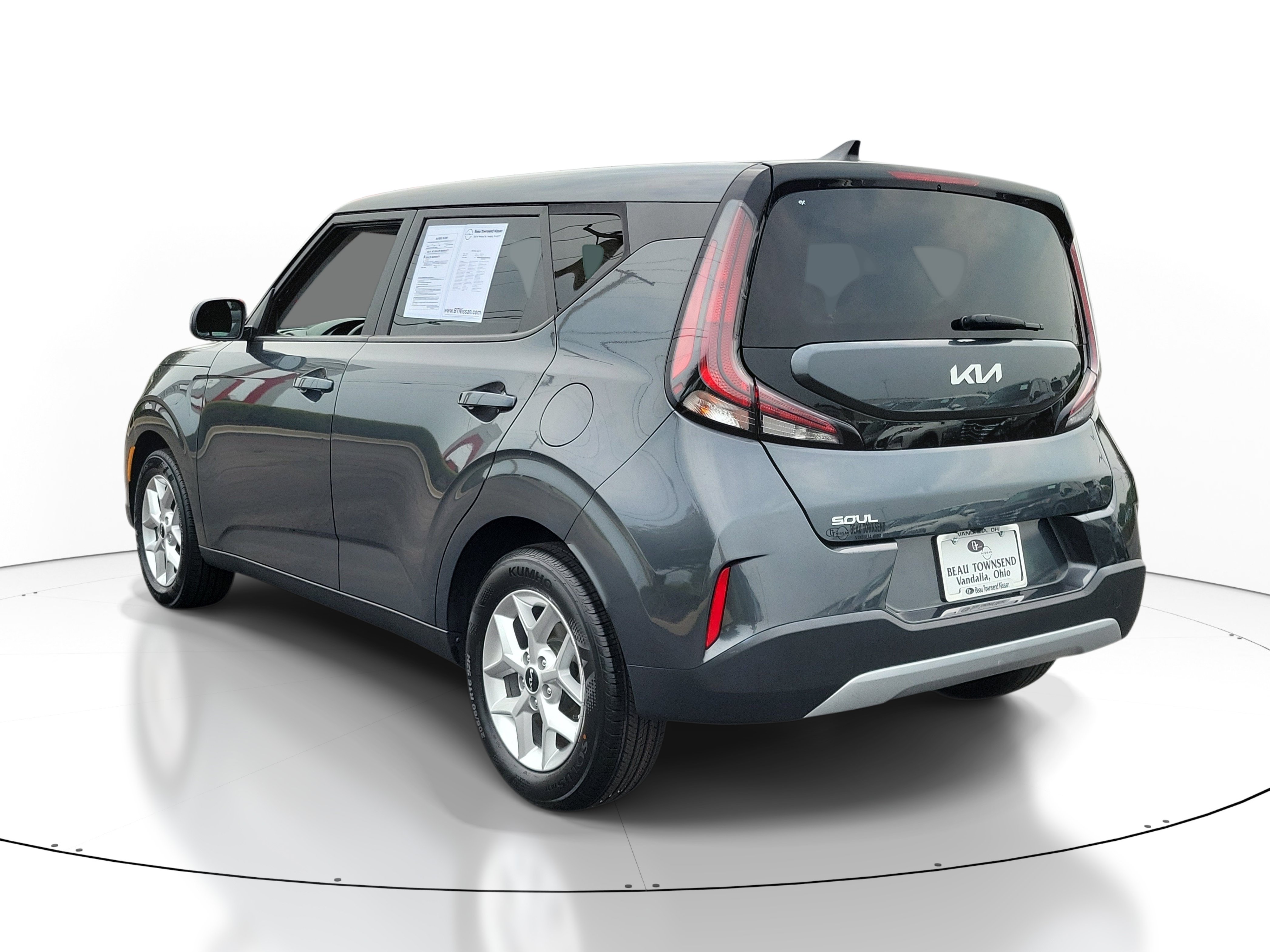 Used 2024 Kia Soul LX w/ Option Group 015 FWD image 3