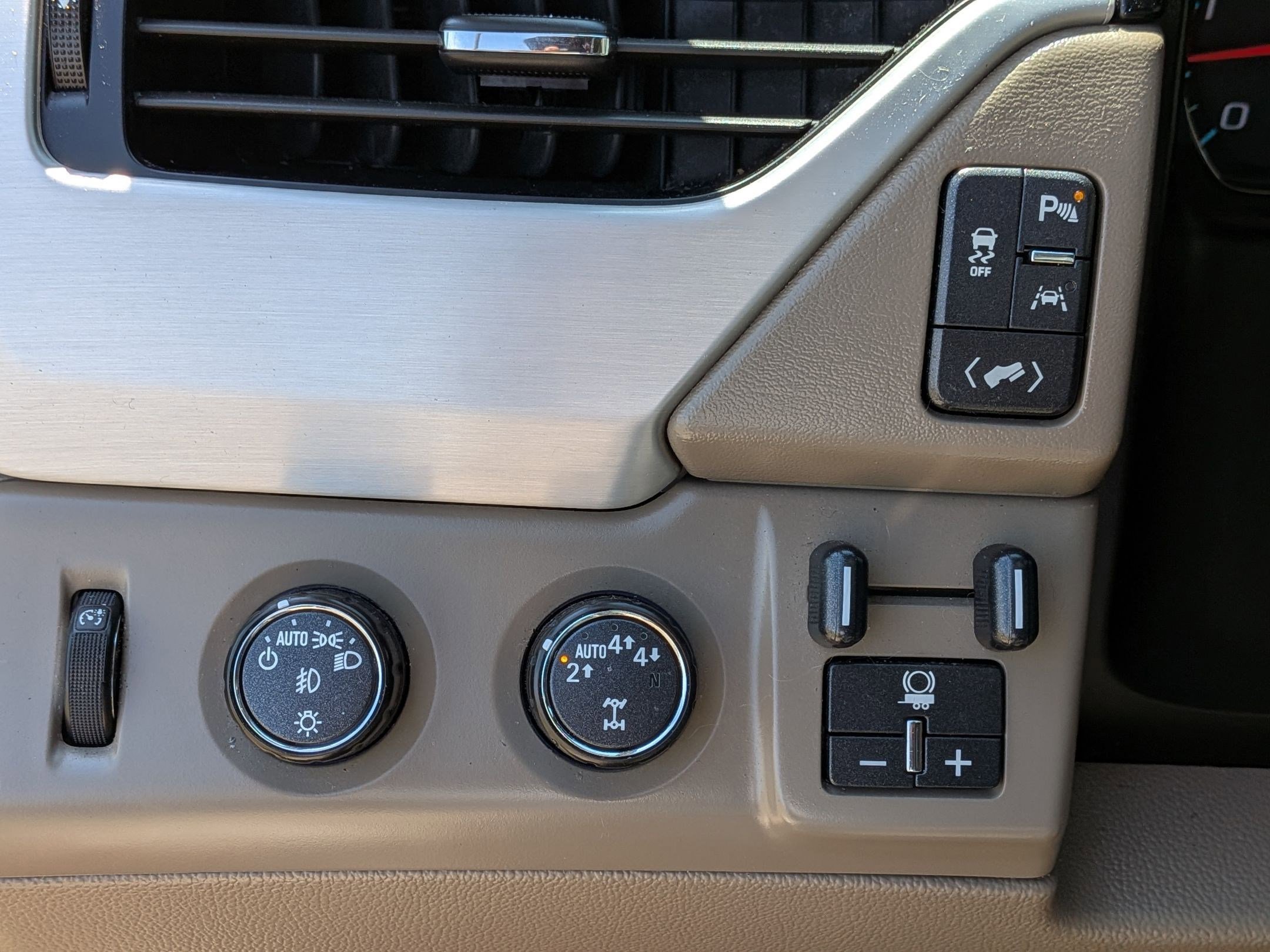 Used 2019 GMC Yukon SLT w/ Premium Edition image 18