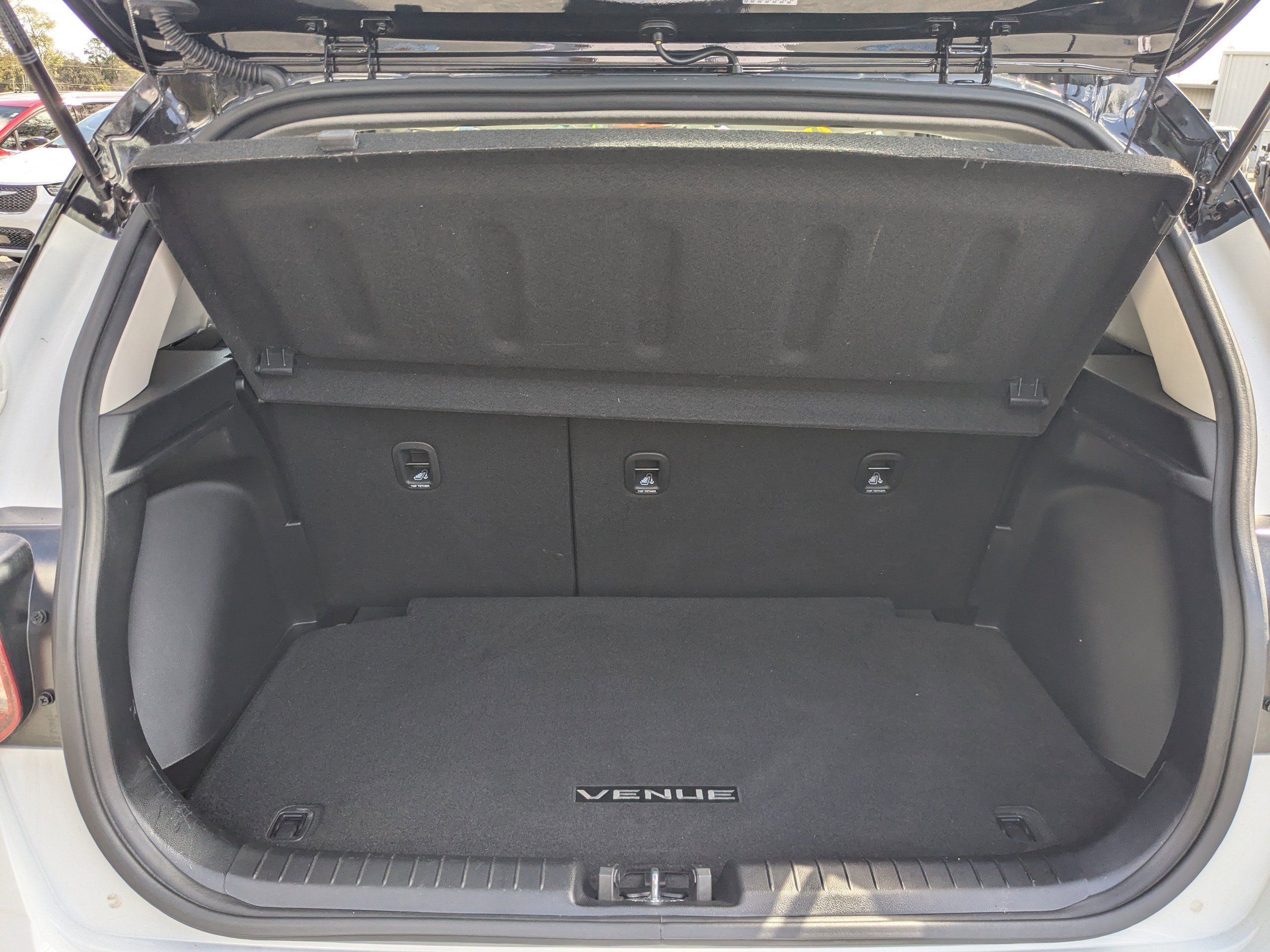 Used 2024 Hyundai Venue Limited image 12