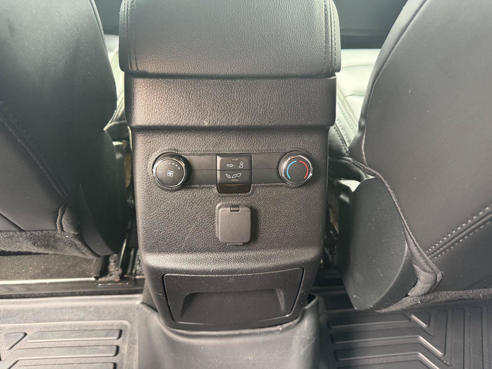 Used 2019 Ford Explorer XLT w/ Equipment Group 202A FWD image 20