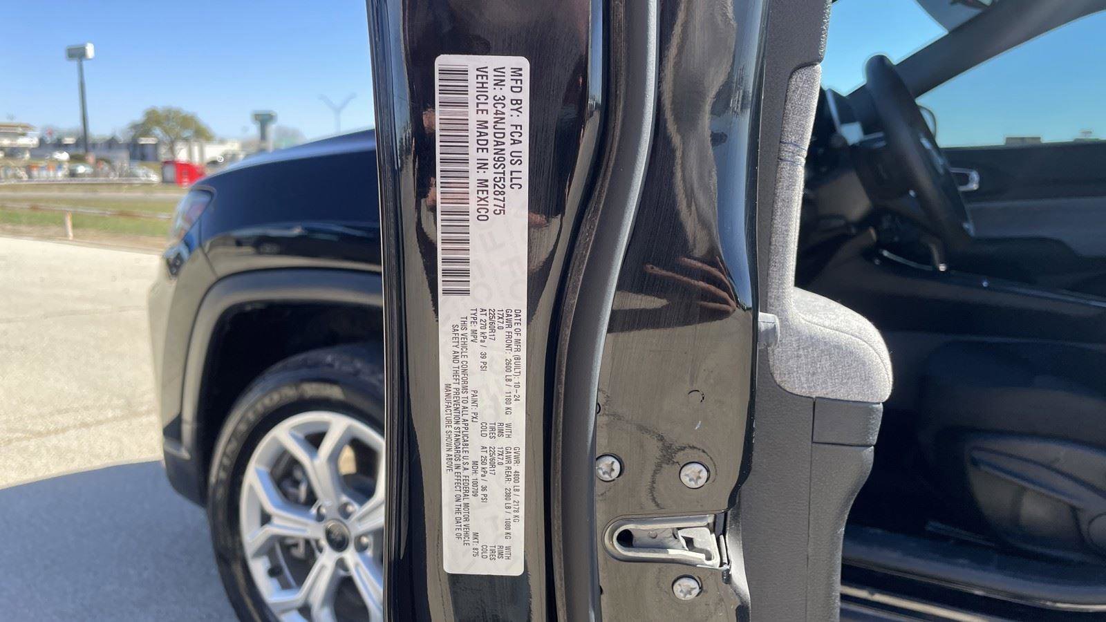 Used 2025 Jeep Compass Sport image 38