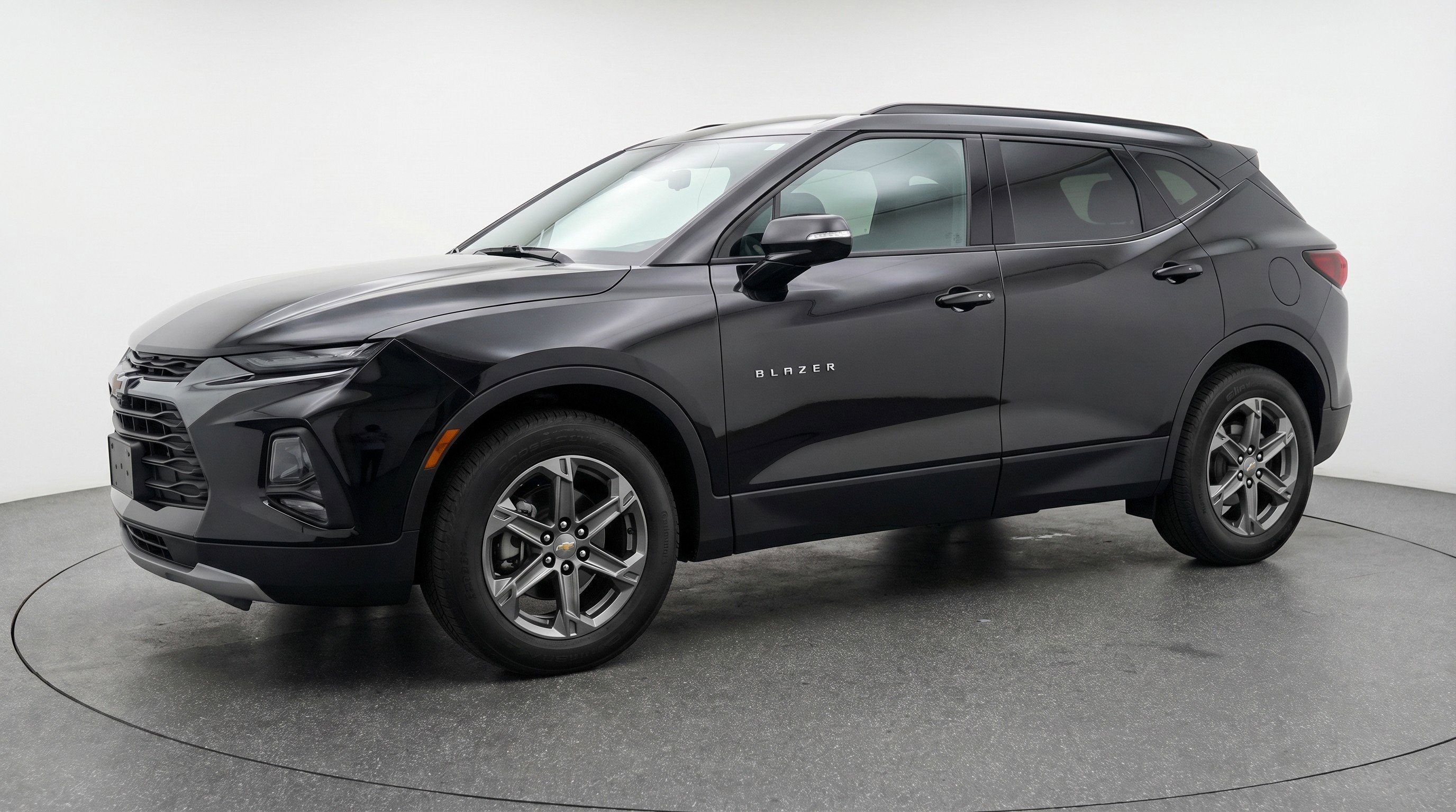 Used 2025 Chevrolet Blazer LT image 3