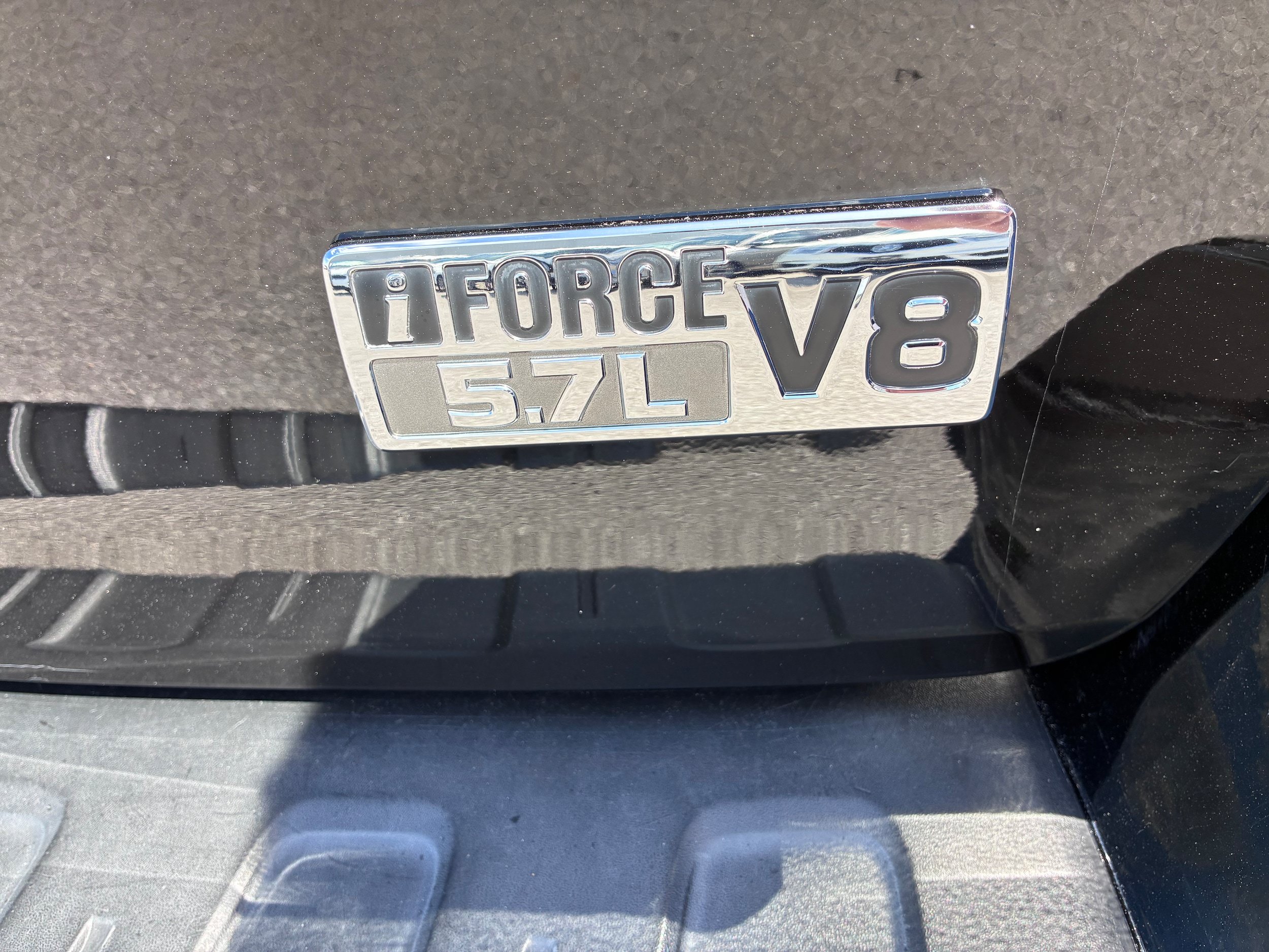 Used 2015 Toyota Sequoia SR5 AWD/4WD image 9