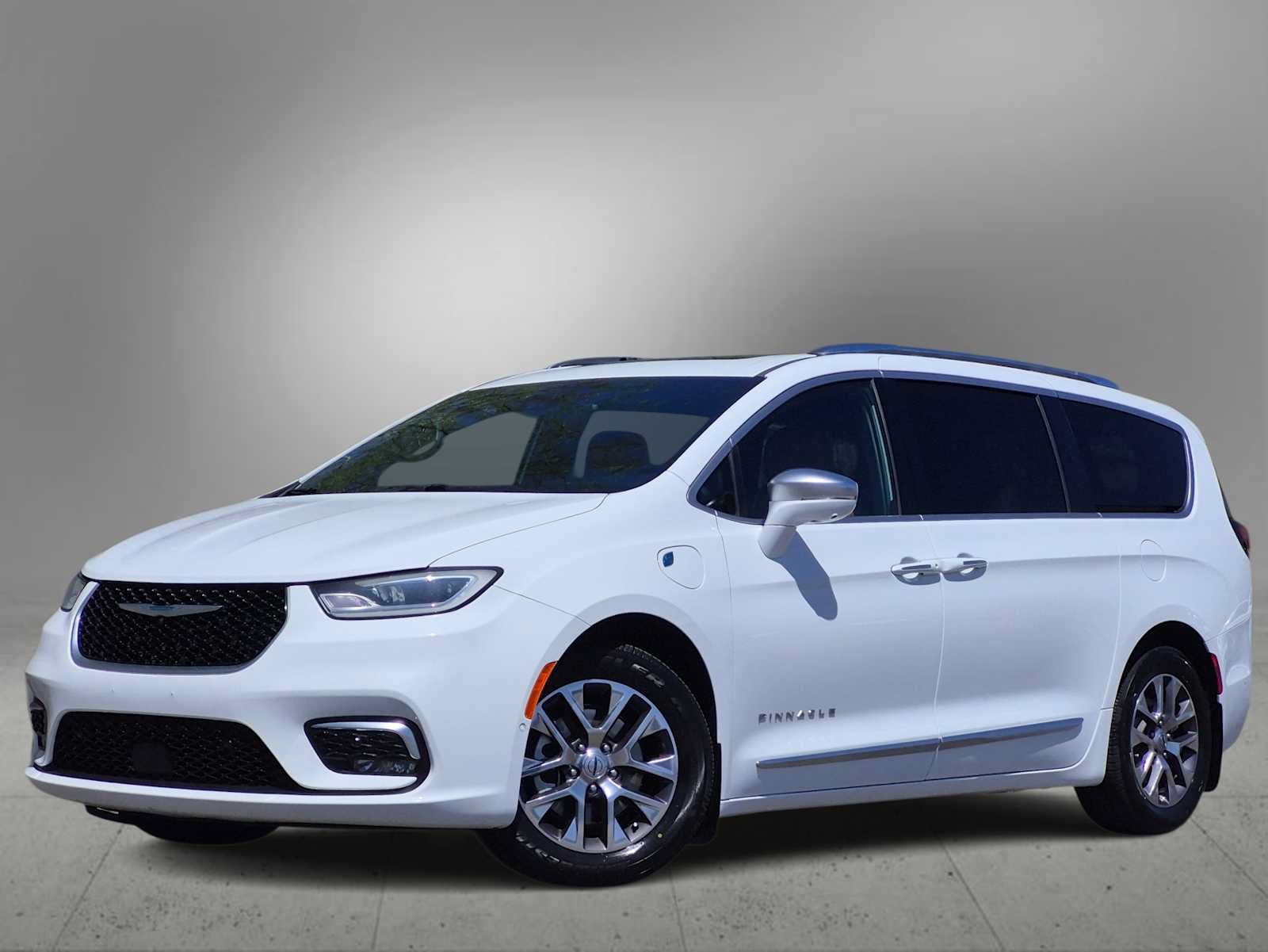 Used 2021 Chrysler Pacifica Pinnacle FWD image 1