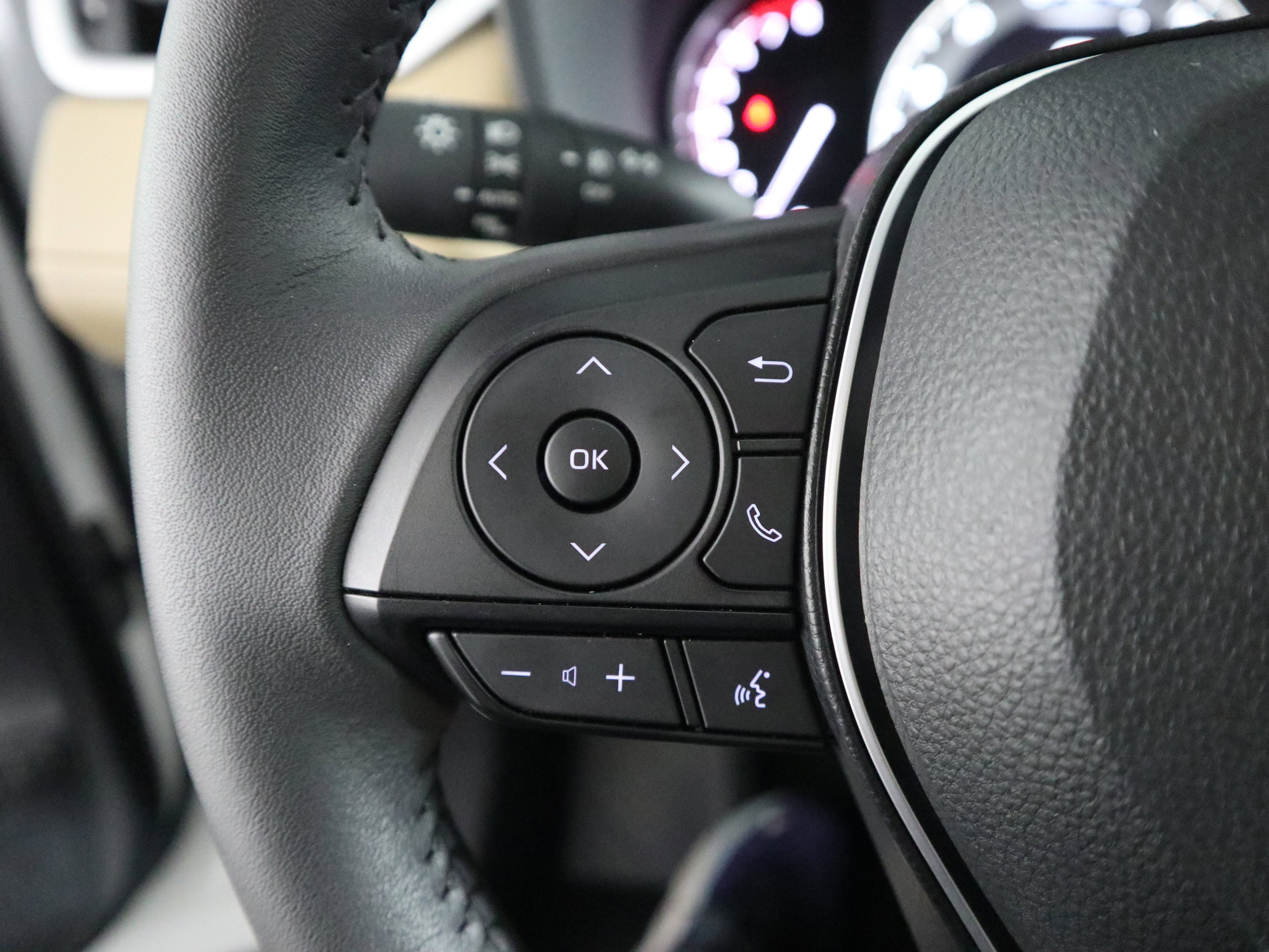 Used 2025 Toyota RAV4 XLE Premium image 28