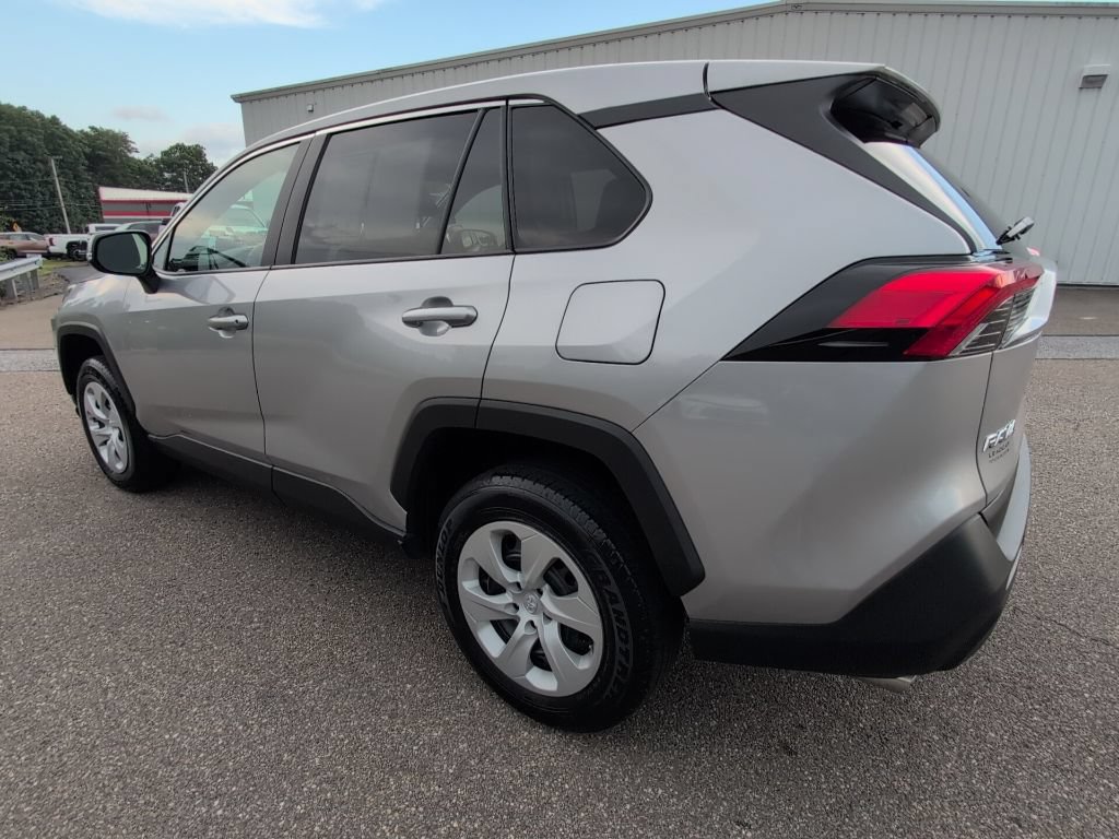 Used 2024 Toyota RAV4 LE AWD/4WD image 4