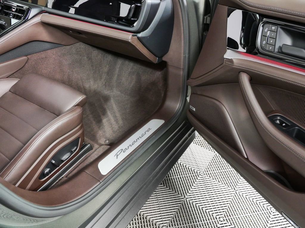 Certified 2025 Porsche Panamera 4 AWD/4WD image 26