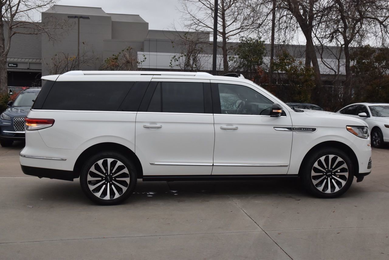 Used 2023 Lincoln Navigator L Reserve image 6