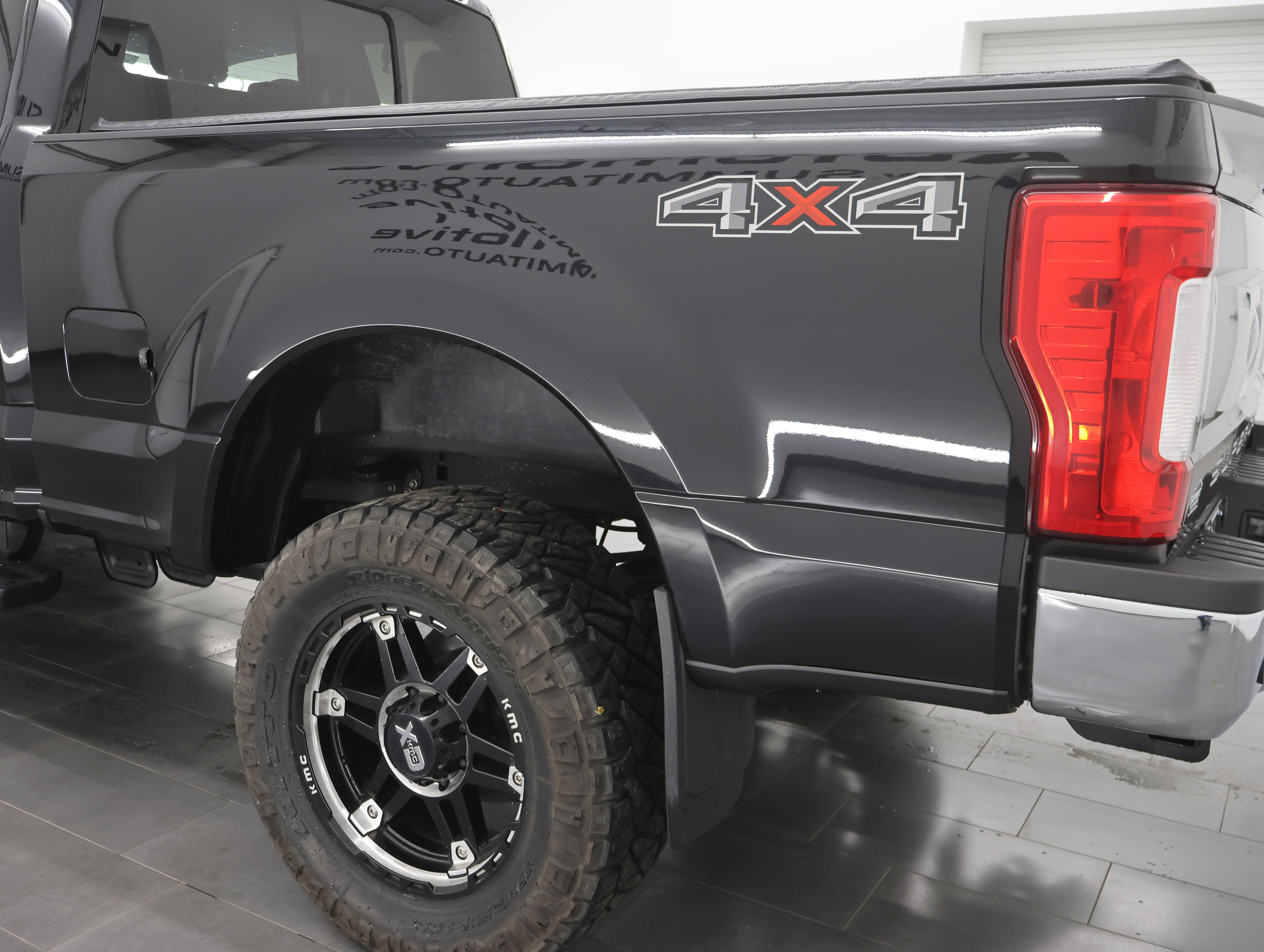 Used 2019 Ford F350 Lariat w/ Chrome Package image 29