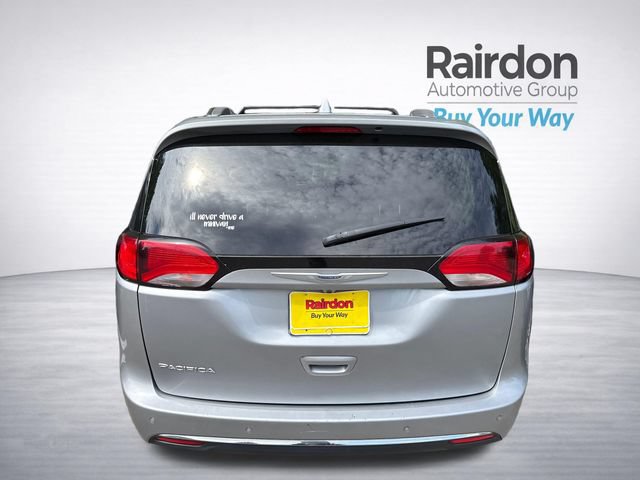 Used 2019 Chrysler Pacifica Touring-L FWD image 6