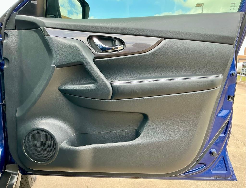 Used 2019 Nissan Rogue S w/ Special Edition Package FWD image 22