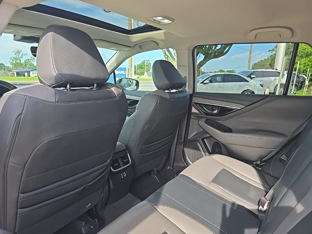 Used 2025 Subaru Outback Onyx Edition AWD/4WD image 29