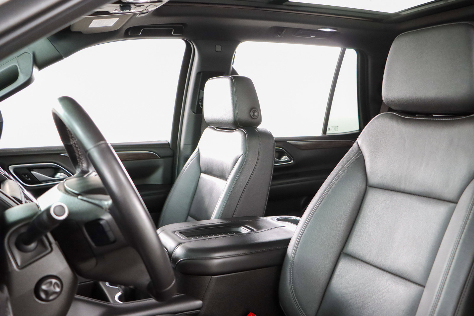 Used 2022 Chevrolet Tahoe Z71 w/ Luxury Package AWD/4WD image 27