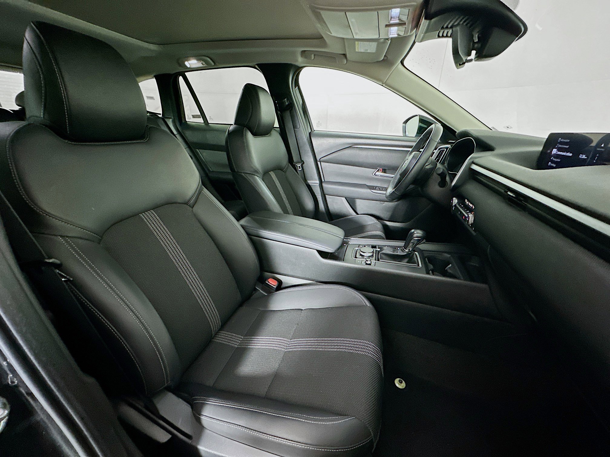 Used 2025 MAZDA CX-50 AWD 2.5 S w/ Premium Package image 32