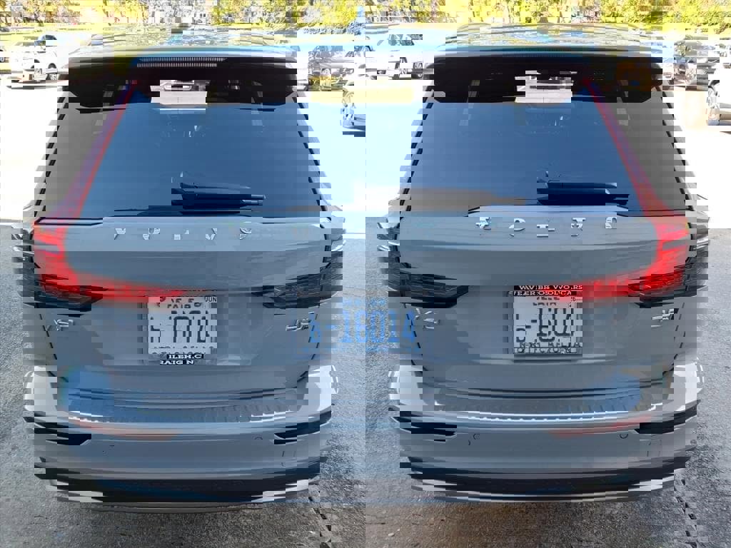 New 2025 Volvo V60 B5 Cross Country Plus w/ Protection Package Premier image 7